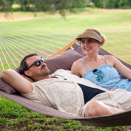 SUNCREAT-Double-Hammock-with-Curved-Bar#color_brown-gray
