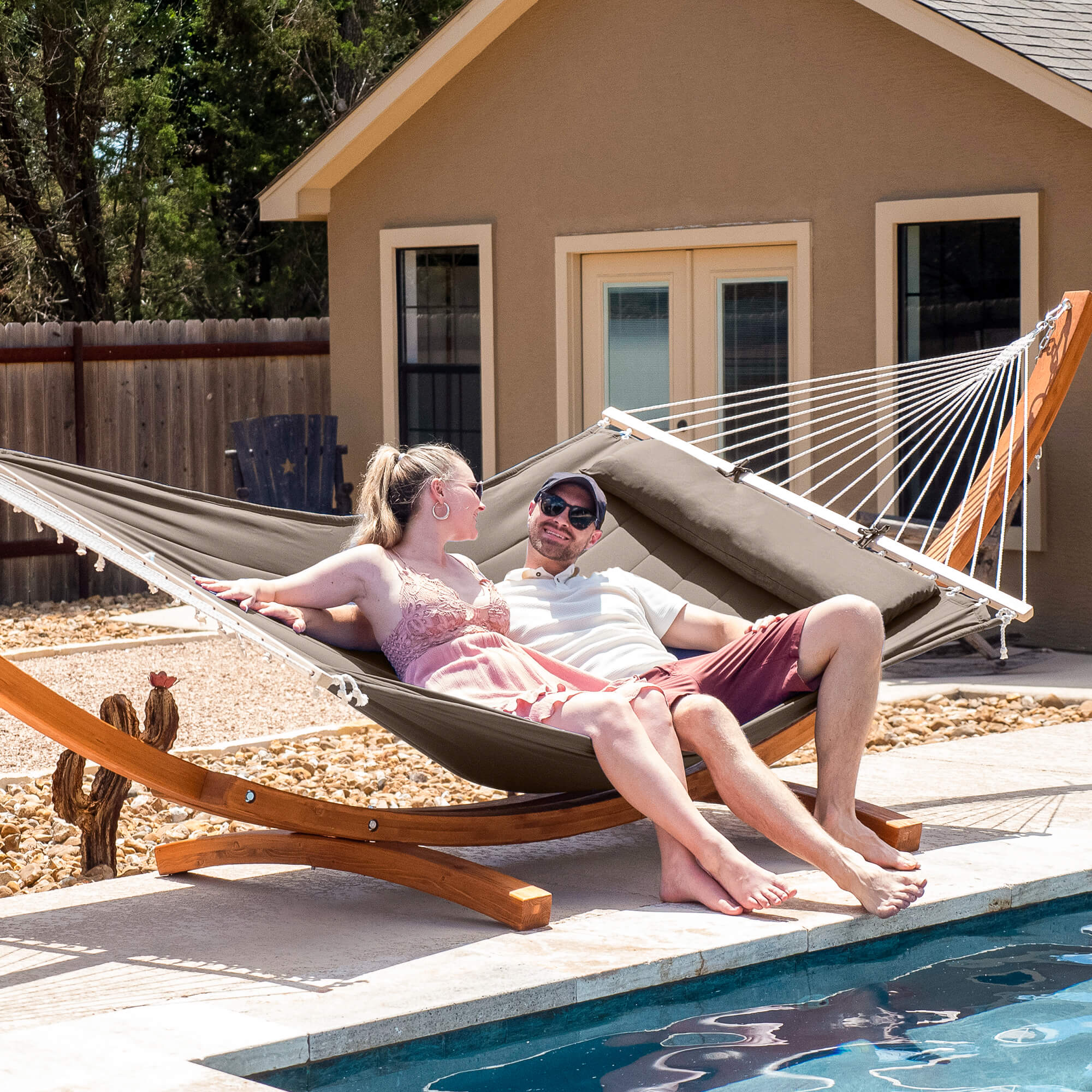 SUNCREAT-2-person-large-quilted-hammock-with-stand#color_brown