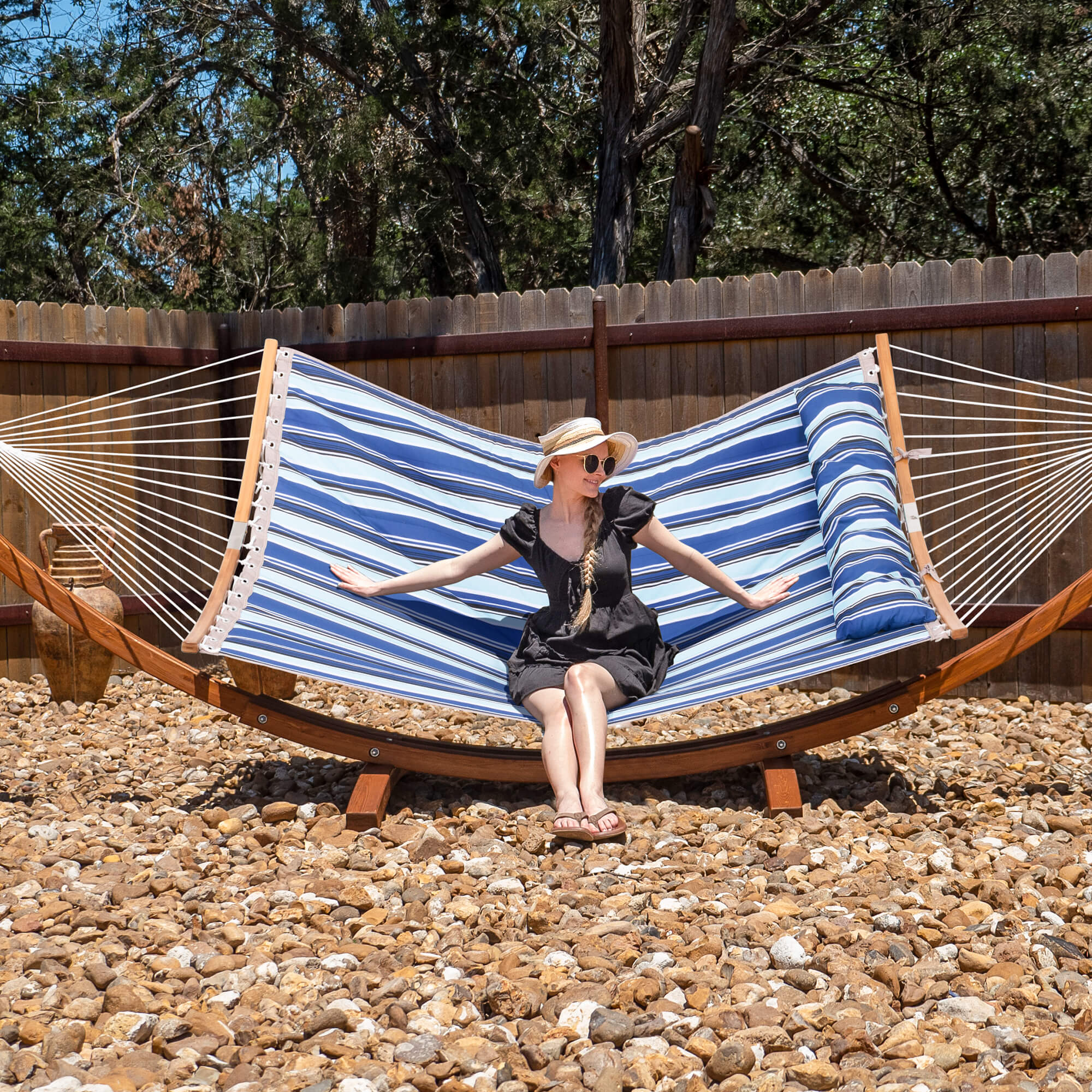 hammock-with-wood-stand#color_blue-stripes