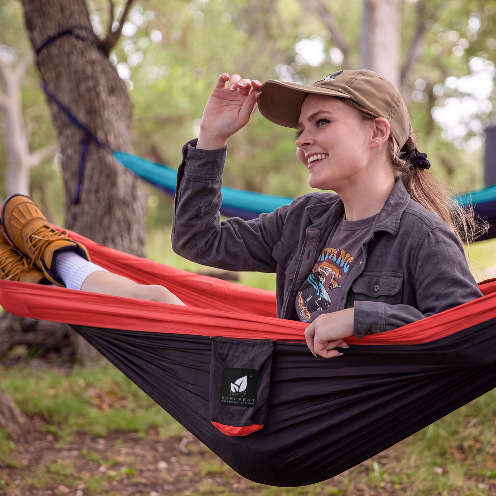 suncreat-camping-hammocks#color-ch_black-red