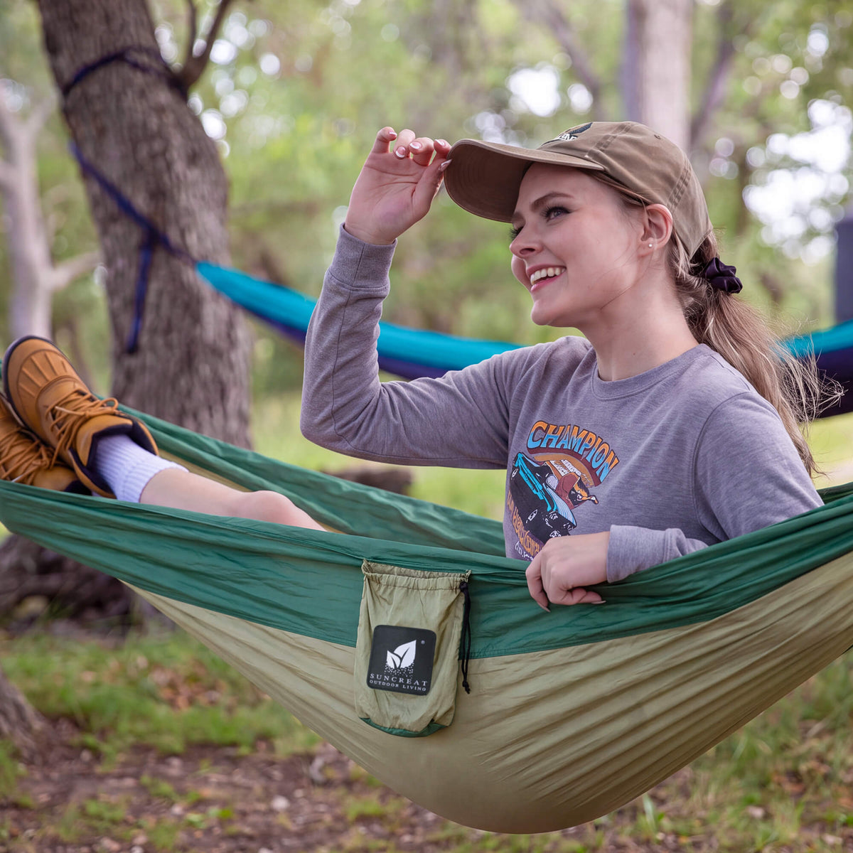 suncreat-camping-hammocks#color-ch_green-light-green