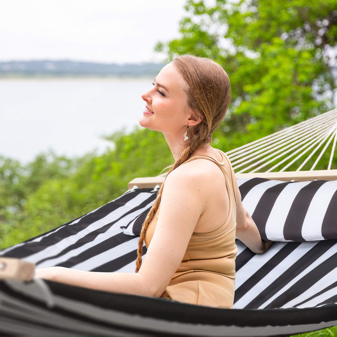 SUNCREAT Quilted Fabric Hammock#color_black-stripes